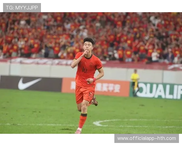 中国U22男足2-0力克韩国，拜合拉木脚后跟破门梅开二度