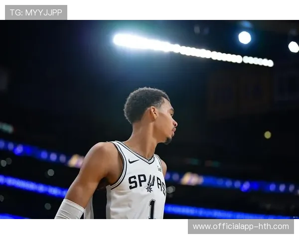 文班亚马28分12篮板4盖帽，马刺内线攻防一体